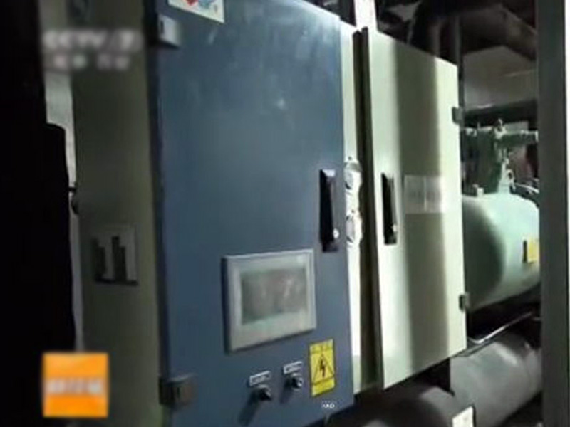 Low temperature heat pump central heating project for salmon farms