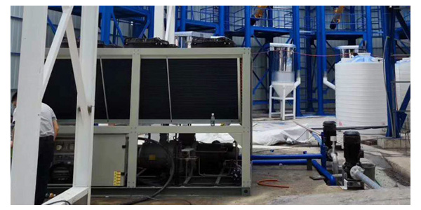The water cooling scroll chiller manufacturer has completed the test, and the user is easy to install
